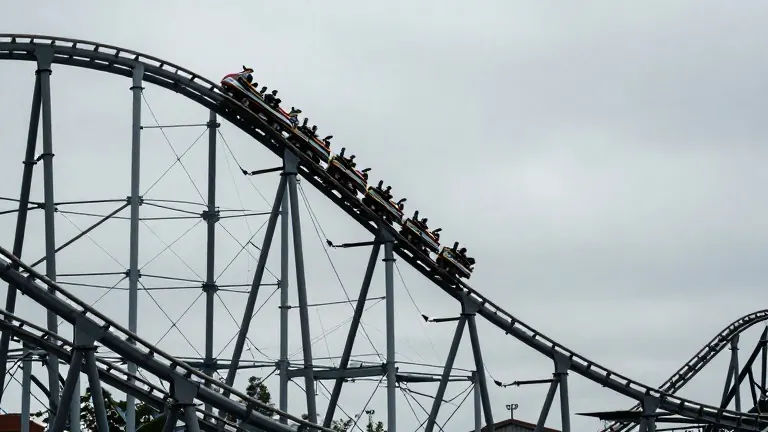 Illustration for: Fatal crash shocks coaster fans